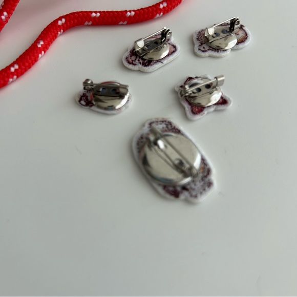 Circle cord lanyard, ID strap and Pin Patches - Picture 6 of 9